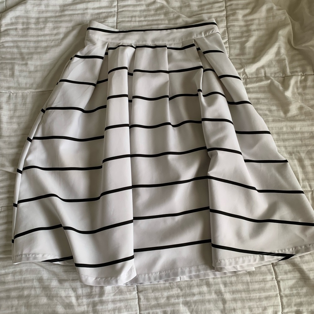 Black and White Striped Skirt w/Pockets